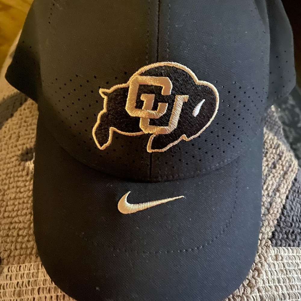 CU hat one size fits all. Only wore once.